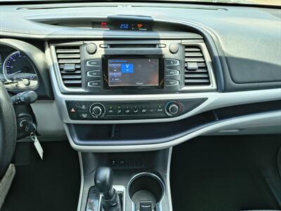 2018 Toyota Highlander LE   - Photo 17 - Woodstock, GA 30188