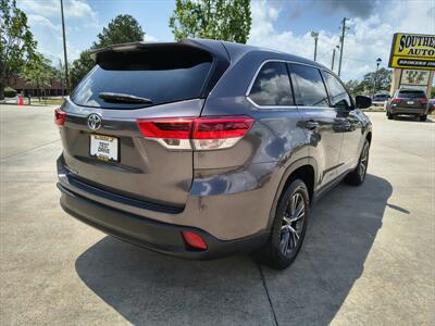 2018 Toyota Highlander LE   - Photo 5 - Woodstock, GA 30188