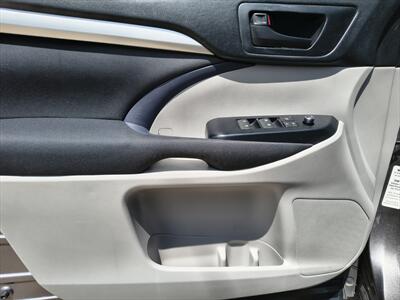 2018 Toyota Highlander LE   - Photo 24 - Woodstock, GA 30188