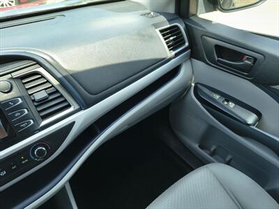 2018 Toyota Highlander LE   - Photo 18 - Woodstock, GA 30188