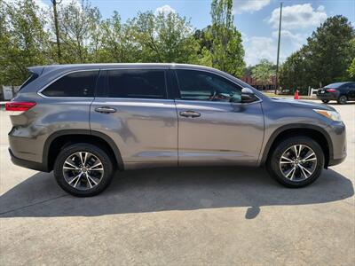 2018 Toyota Highlander LE   - Photo 4 - Woodstock, GA 30188