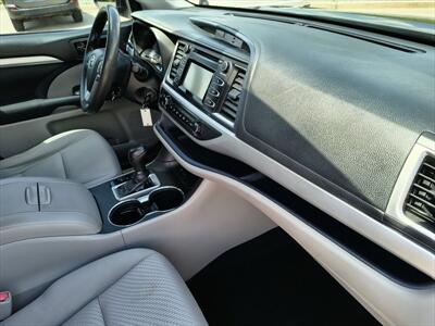2018 Toyota Highlander LE   - Photo 11 - Woodstock, GA 30188