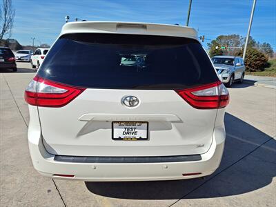 2015 Toyota Sienna XLE Premium 8 Passenger   - Photo 6 - Woodstock, GA 30188