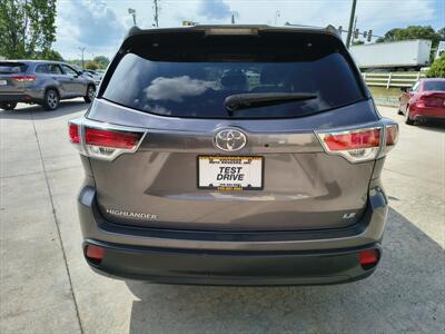 2016 Toyota Highlander LE Plus V6   - Photo 6 - Woodstock, GA 30188