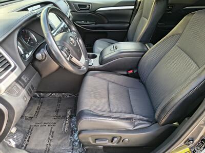 2016 Toyota Highlander LE Plus V6   - Photo 10 - Woodstock, GA 30188