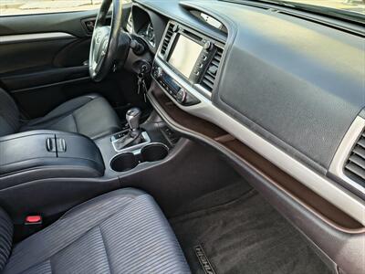 2016 Toyota Highlander LE Plus V6   - Photo 12 - Woodstock, GA 30188