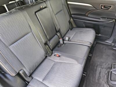 2016 Toyota Highlander LE Plus V6   - Photo 15 - Woodstock, GA 30188