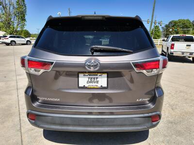 2015 Toyota Highlander LE Plus V6   - Photo 6 - Woodstock, GA 30188