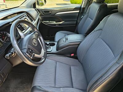 2015 Toyota Highlander LE Plus V6   - Photo 12 - Woodstock, GA 30188