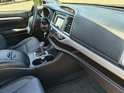 2015 Toyota Highlander LE Plus V6   - Photo 14 - Woodstock, GA 30188