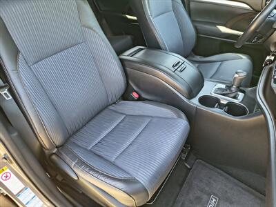 2015 Toyota Highlander LE Plus V6   - Photo 16 - Woodstock, GA 30188