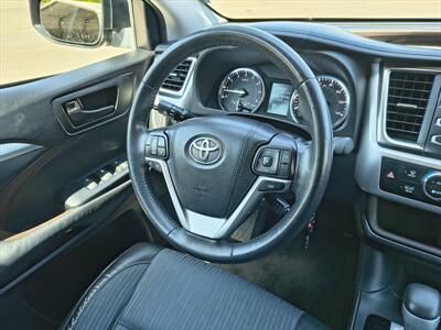 2015 Toyota Highlander LE Plus V6   - Photo 20 - Woodstock, GA 30188