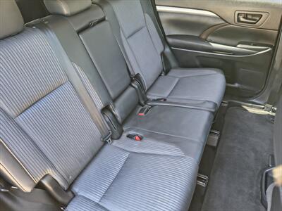 2015 Toyota Highlander LE Plus V6   - Photo 17 - Woodstock, GA 30188