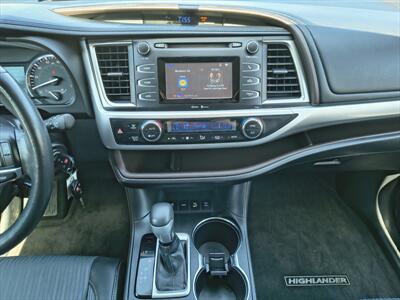 2015 Toyota Highlander LE Plus V6   - Photo 21 - Woodstock, GA 30188