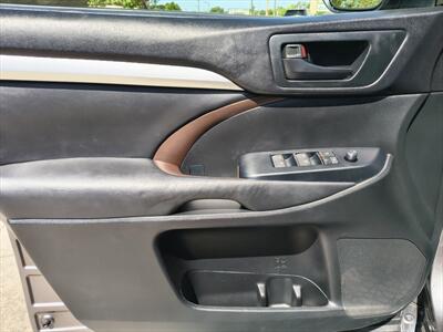 2015 Toyota Highlander LE Plus V6   - Photo 30 - Woodstock, GA 30188