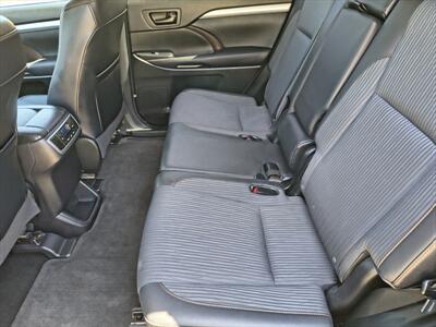 2015 Toyota Highlander LE Plus V6   - Photo 18 - Woodstock, GA 30188