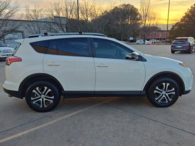 2017 Toyota RAV4 LE   - Photo 4 - Woodstock, GA 30188