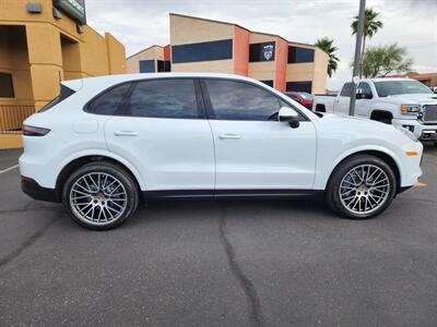 2022 Porsche Cayenne Platinum Edition   - Photo 2 - Fountain Hills, AZ 85268