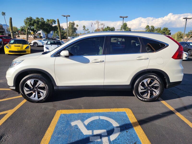 2016 Honda CR-V Touring photo 4