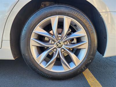 2021 Toyota Avalon XLE   - Photo 17 - Fountain Hills, AZ 85268