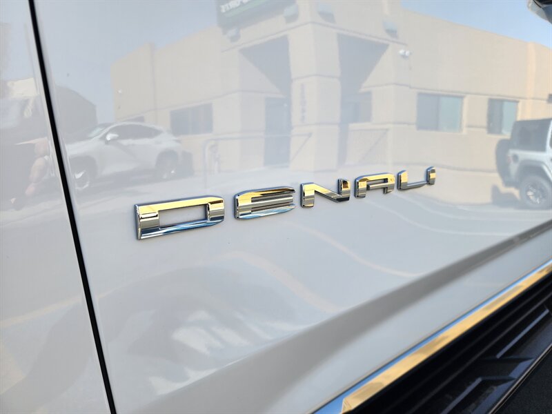 2023 GMC Yukon Denali - Photo 12 - Fountain Hills, AZ 85268