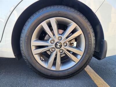 2018 Hyundai Elantra SEL   - Photo 14 - Fountain Hills, AZ 85268