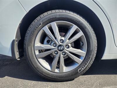 2018 Hyundai Elantra SEL   - Photo 15 - Fountain Hills, AZ 85268
