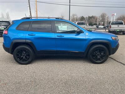 2019 Jeep Cherokee Trailhawk   - Photo 2 - Clearfield, UT 84015