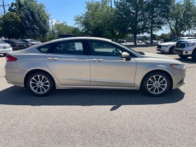 2017 Ford Fusion SE   - Photo 2 - Clearfield, UT 84015