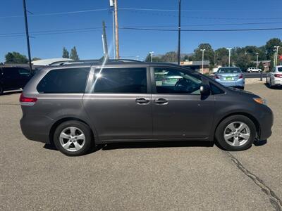 2014 Toyota Sienna LE 7-Passenger Auto   - Photo 2 - Clearfield, UT 84015