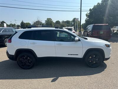 2019 Jeep Cherokee Latitude Plus   - Photo 2 - Clearfield, UT 84015