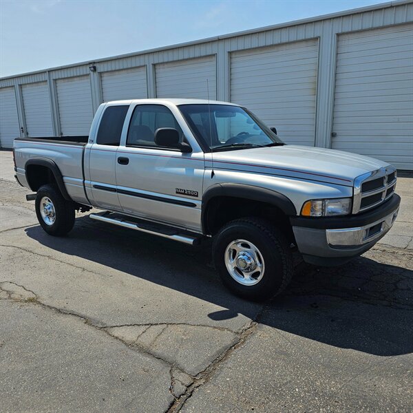 2001 Dodge Ram 2500 SLT Plus - Photo 1 - West Haven, UT 84401