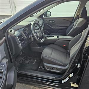 2021 Nissan Rogue SV   - Photo 5 - West Haven, UT 84401