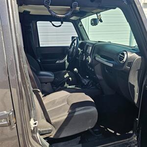 2017 Jeep Wrangler Unlimited Sahara   - Photo 16 - West Haven, UT 84401