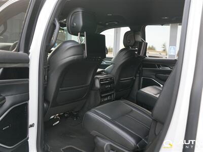 2022 Jeep Wagoneer Series III   - Photo 30 - Lynnwood, WA 98036
