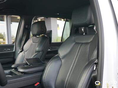2022 Jeep Wagoneer Series III   - Photo 14 - Lynnwood, WA 98036