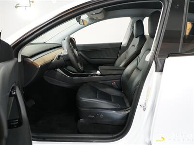 2021 Tesla Model Y Standard Range   - Photo 12 - Lynnwood, WA 98036