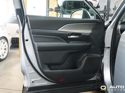 2025 Toyota Grand Highlander XLE   - Photo 10 - Lynnwood, WA 98036