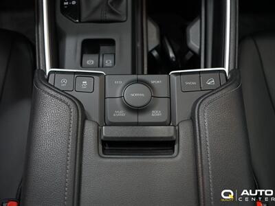 2025 Toyota Grand Highlander XLE   - Photo 19 - Lynnwood, WA 98036