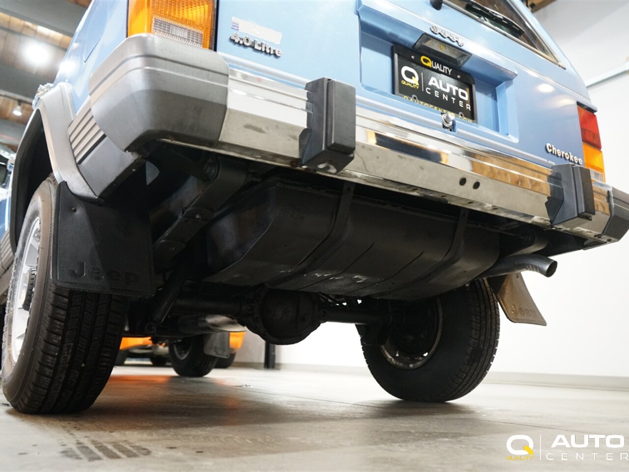 1989 Jeep Cherokee Laredo - Photo 11 - Lynnwood, WA 98036