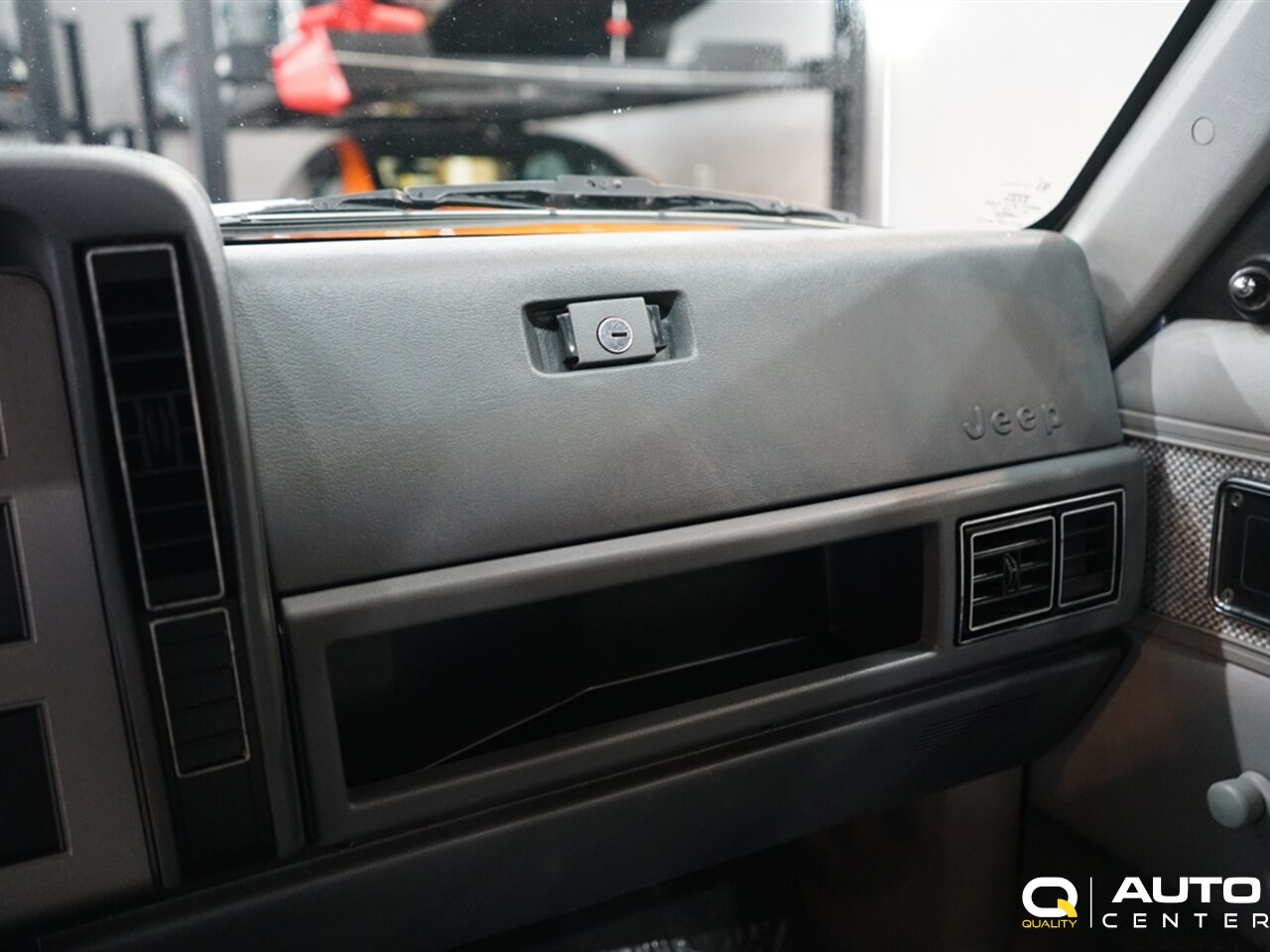 1989 Jeep Cherokee Laredo - Photo 39 - Lynnwood, WA 98036