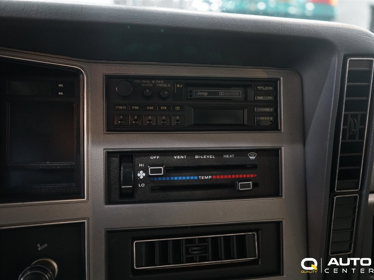 1989 Jeep Cherokee Laredo - Photo 35 - Lynnwood, WA 98036