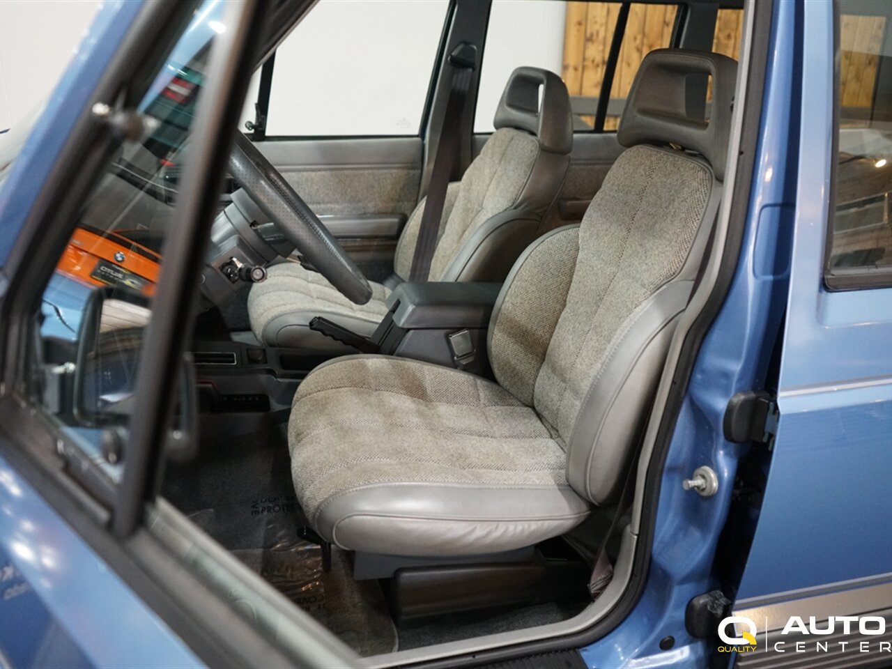 1989 Jeep Cherokee Laredo - Photo 21 - Lynnwood, WA 98036