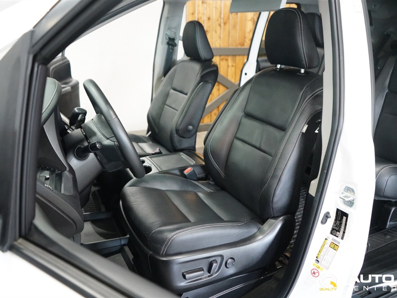 2018 Toyota Sienna SE Premium 8 Passenger - Photo 15 - Lynnwood, WA 98036