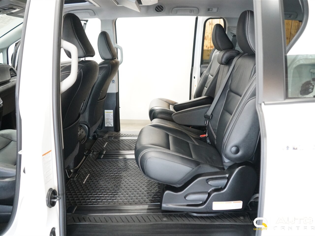 2018 Toyota Sienna SE Premium 8 Passenger - Photo 38 - Lynnwood, WA 98036