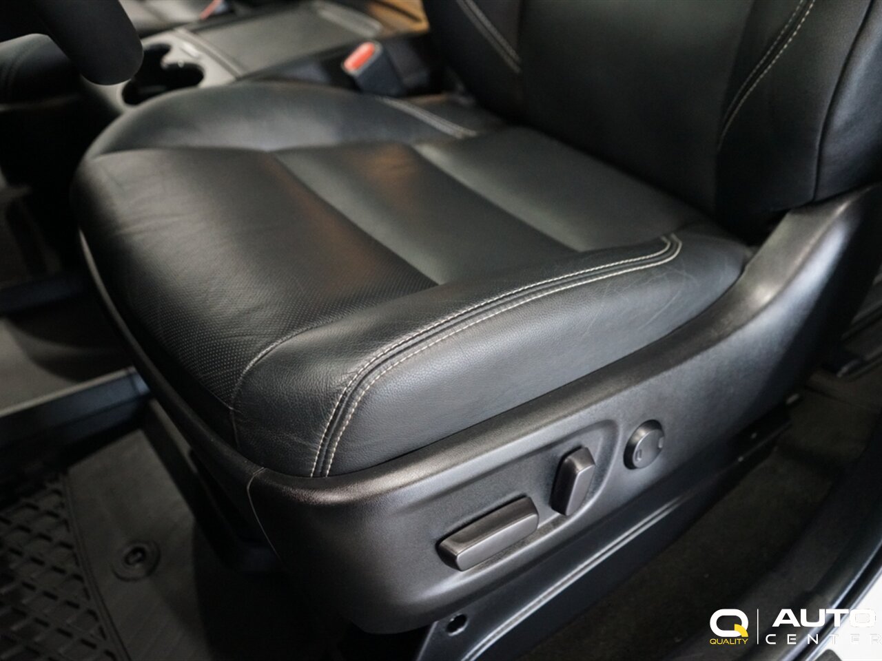 2018 Toyota Sienna SE Premium 8 Passenger - Photo 17 - Lynnwood, WA 98036