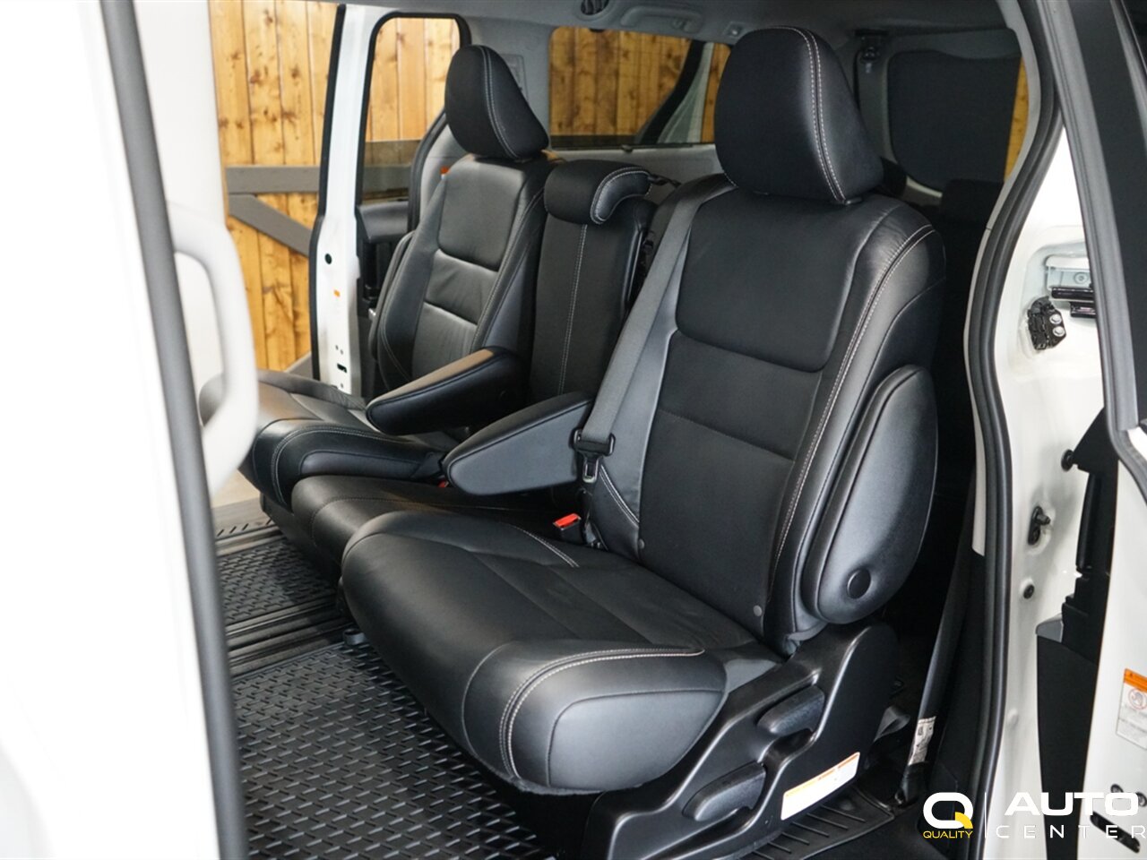 2018 Toyota Sienna SE Premium 8 Passenger - Photo 35 - Lynnwood, WA 98036