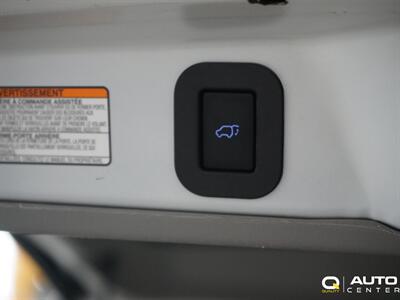 2018 Toyota Sienna SE Premium 8 Passenger   - Photo 48 - Lynnwood, WA 98036