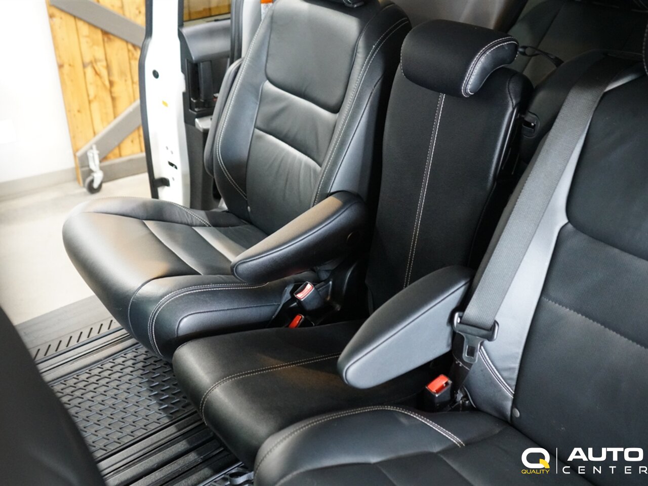 2018 Toyota Sienna SE Premium 8 Passenger - Photo 42 - Lynnwood, WA 98036