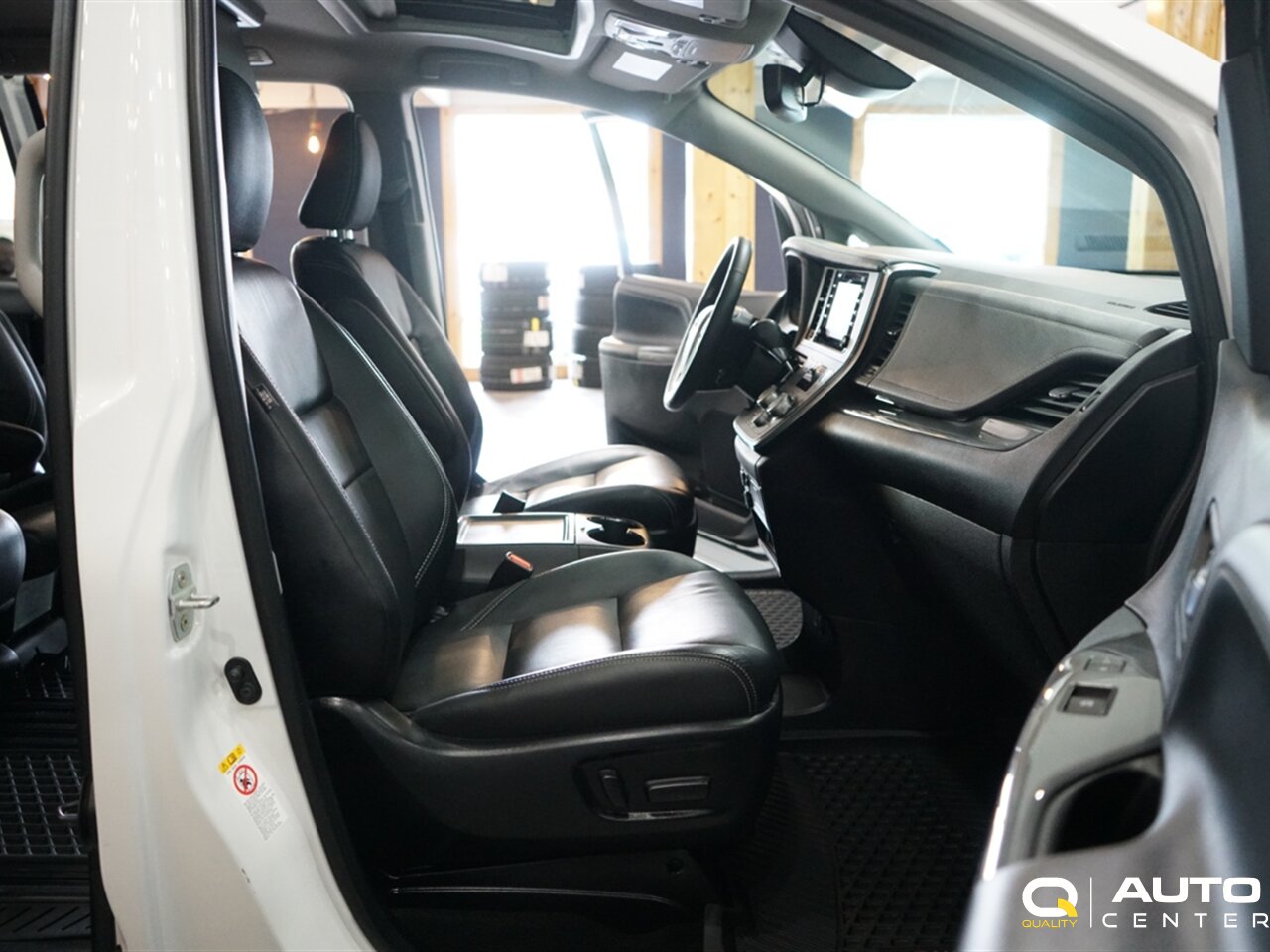 2018 Toyota Sienna SE Premium 8 Passenger - Photo 22 - Lynnwood, WA 98036